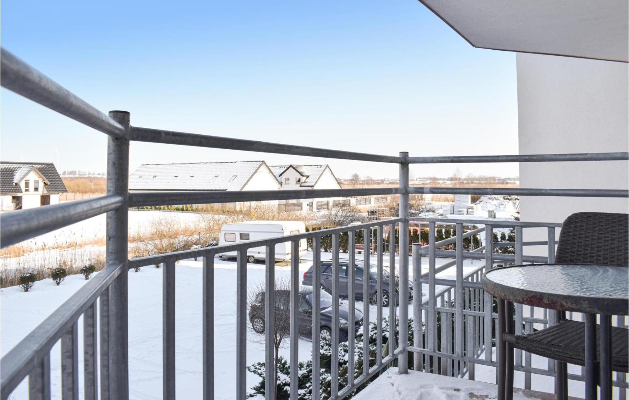 Nice Apartment In Darlowko With Wifi Екстериор снимка