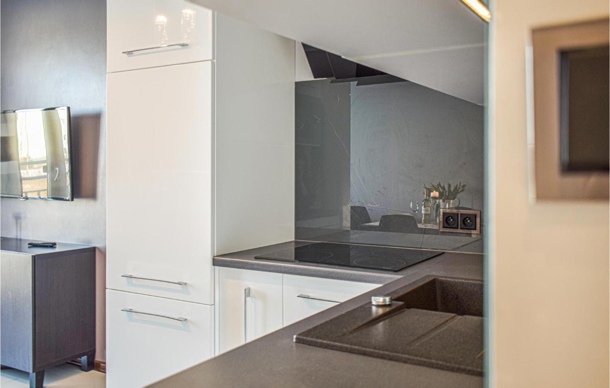 Nice Apartment In Darlowko With Wifi Екстериор снимка