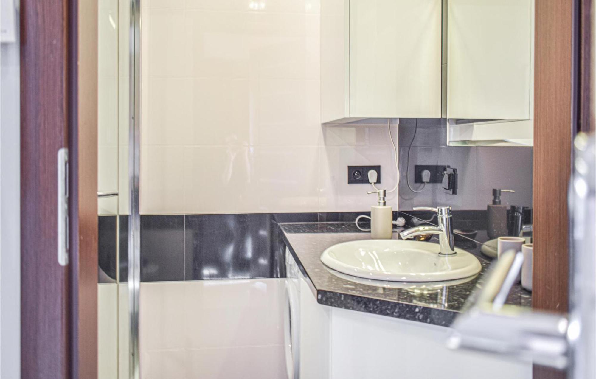 Nice Apartment In Darlowko With Wifi Екстериор снимка
