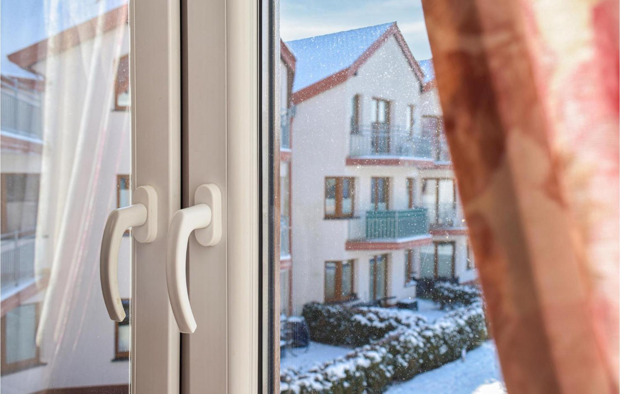 Nice Apartment In Darlowko With Wifi Екстериор снимка