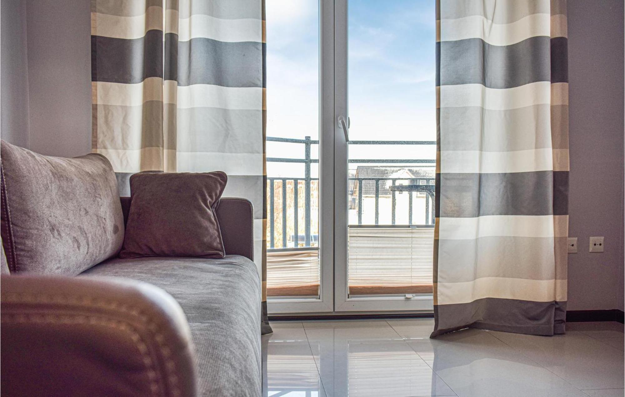 Nice Apartment In Darlowko With Wifi Екстериор снимка